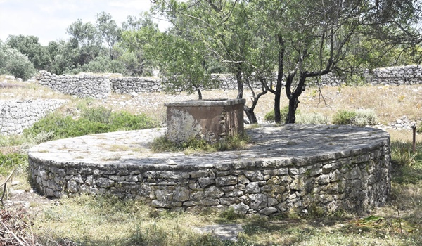 Στέρνες στο Κάστρο στη νησίδα του Αγίου Νικολάου